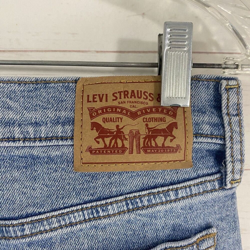 Levi's Womens Wedgie Straight Crop Jeans Size 28 Blue Button Fly Stretch - Picture 8 of 13
